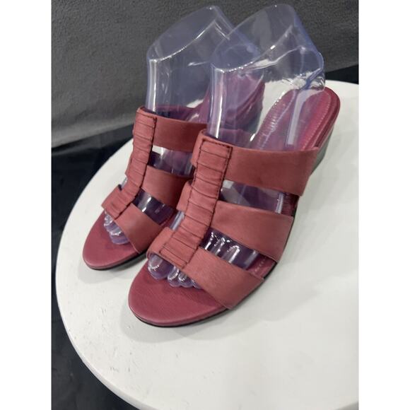 Clarks Strappy Slip On Sandals Women Size 7 Rose Mauve Leather Low Heel Comfort - Picture 4 of 15